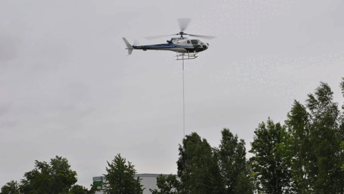 Aus heiterem Himmel: Der Eurocopter AS 350 liefert die neuen Signale. Aus heiterem Himmel: Der Eurocopter AS 350 liefert die neuen Signale.