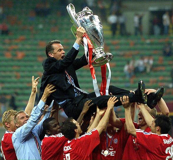 Ottmar Hitzfeld (98-04 und 07/08): Der General entpuppt sich als effizientester aller Titelsammler: Mit Rotation und kontrollierter Offensive holt er zwischen 1999 und 2003 vier Meistertitel. Der Mathematik-Lehrer (&bdquo;diese Ausbildung half mir sicher&ldquo;) hat nicht die besten Spieler der Welt, formt sie aber zu einer Einheit.