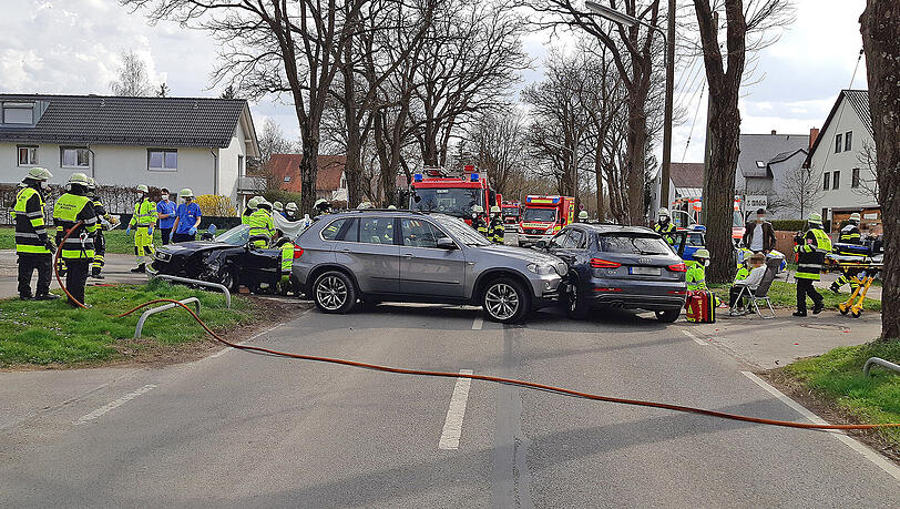 Beim Unfall in der Feldmochinger Straße kollidierten drei Fahrzeuge miteinander.