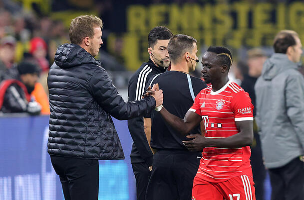 "Wenn alles top, top läuft, kann es sein, dass er gegen Paris wieder spielen kann", sagt Julian Nagelsmann (l.) über Mané. "Wenn alles top, top läuft, kann es sein, dass er gegen Paris wieder spielen kann", sagt Julian Nagelsmann (l.) über Mané.