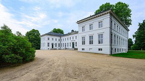 Schloss Neuhardenberg: Hier findet am Dienstag und Mittwoch die Kabinettsklausur statt. (Archivbild)