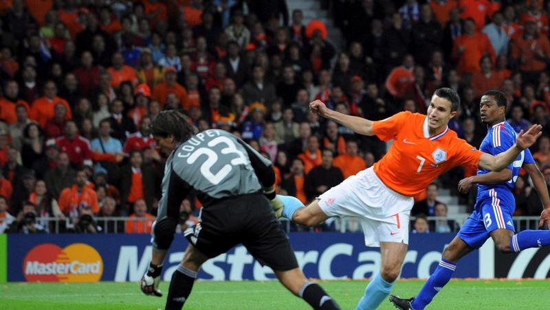 Seit 2004 beim FC Arsenal in der englischen Premier League erfolgreich: Der Holländer Robin van Persie. Seit 2004 beim FC Arsenal in der englischen Premier League erfolgreich: Der Holländer Robin van Persie.