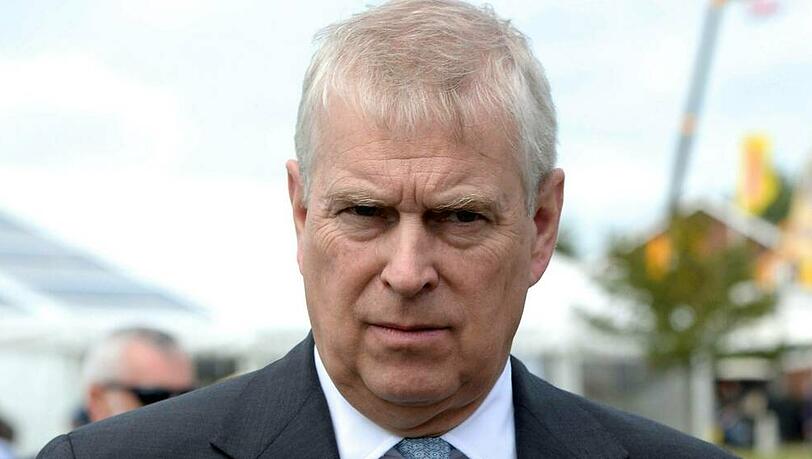 Prinz Andrew sieht sich mit schweren Vorwürfen konfrontiert Prinz Andrew sieht sich mit schweren Vorwürfen konfrontiert
