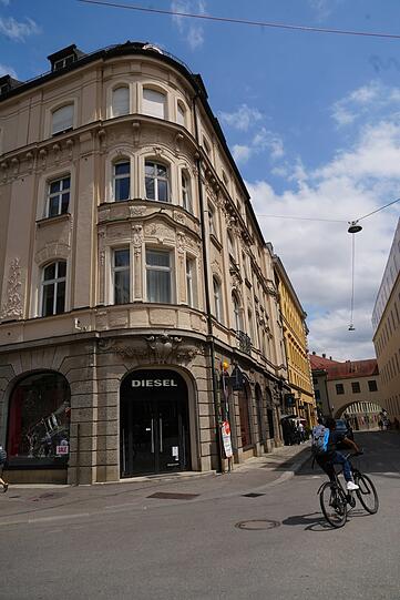 Hier war bis 2004 der "Wallach".Schriftzug an der Fassade.