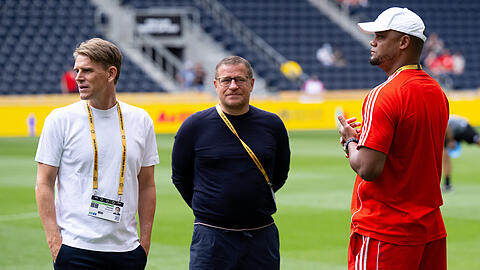 Haben noch einiges zu tun: Christoph Freund und Max Eberl, um Vincent Kompany einen guten Kader für die kommende Saison zur Verfügung zu stellen (v.l.n.r.)
