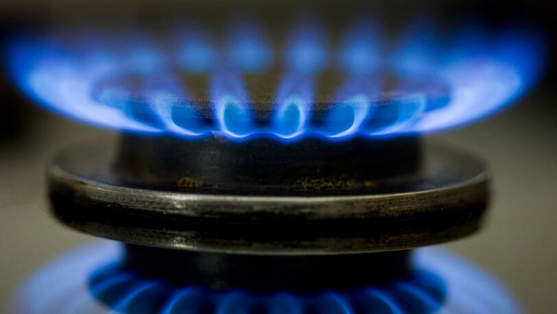 Erdgas brennt bald günstiger. (Illustration)