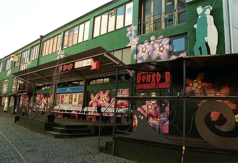 So hat es im Kunstpark Ost ausgesehen. Das Foto stammt aus dem Jahr 2001. In der Nachbarschaft wird weiterhin gefeiert.
