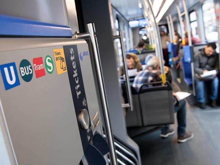 Eine Straßenbahn in München. Foto: Sven Hoppe/Archivbild