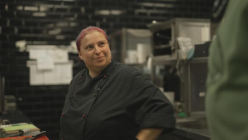 Küchenchefin Jana (51) starb kurz nach Ende der "Rosins Restaurants"-Dreharbeiten. Küchenchefin Jana (51) starb kurz nach Ende der "Rosins Restaurants"-Dreharbeiten.