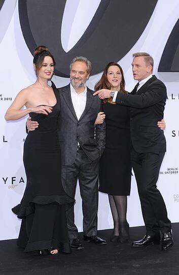 Schauspielerin Bérénice Marlohe, Regisseur Sam Mendes, Produzentin Barbara Broccoli und  007-Star Daniel Craig.