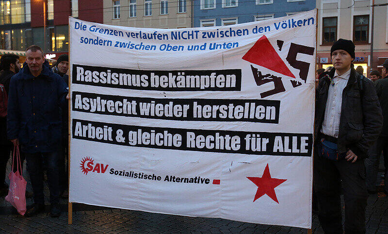 Mit einer Demonstration und einer anschließenden Kundgebung unter dem Motto "Willkommen im Abendland - Rostock für alle" fordert das Bündnis "Rostock nazifrei" am 05.01.2015 in Rostock (Mecklenburg-Vorpommern) Offenheit und Toleranz ein. Die Aktion findet eine Woche vor dem geplanten islamkritischen Protestzug der Pegida-Bewegung in Rostock statt.