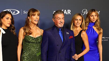 Sistine, Jennifer Flavin Stallone, Sylvester Stallone, Sophia und Scarlet (v.l.n.r.) bei einer Gala im November 2024.