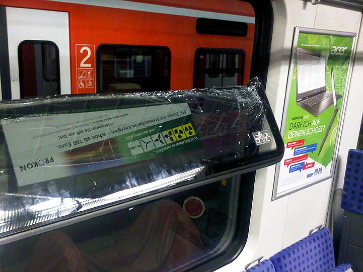 Heruntergerissene Leuchtstoffröhren, verbogene Abdeckgitter, kaputte Fensterscheiben und insgesamt rund 100 Stunden Verspätung bei den S-Bahnen &ndash; das ist die Bilanz einer Alkoholparty von rund 2000 jungen Leuten in der Münchner S-Bahn am Samstagabend.