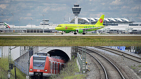 Zwei Orte, die für Mobilität stehen &ndash; und an denen doch nicht viel weitergeht: Der Flughafen (oben) bekommt vorerst keine dritte Startbahn &ndash; und die S-Bahn (unten) keine zweite Röhre. Aber das könnte sich doch noch ändern.