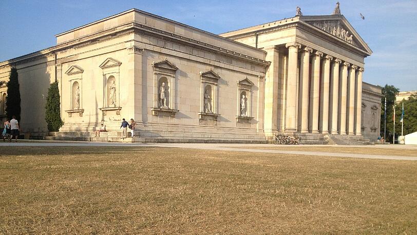 So schaut's derzeit am Königsplatz aus. So schaut's derzeit am Königsplatz aus.