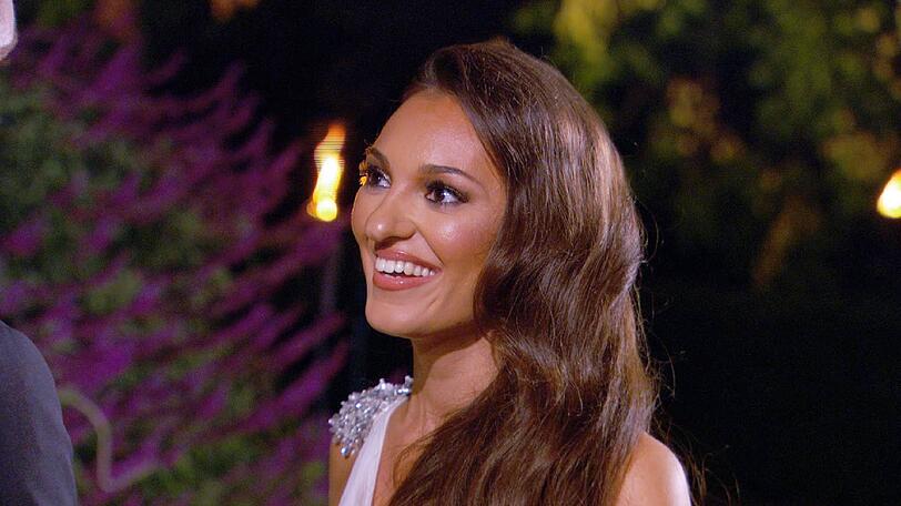 Susanna schenkt dem Bachelor ein großes Lächeln