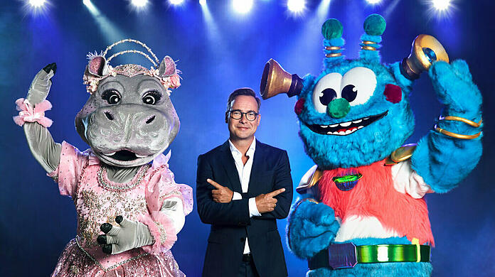 Die ersten Kostüme der neuen "The Masked Singer"-Staffel, vorgestellt von Moderator Matthias Opdenhövel