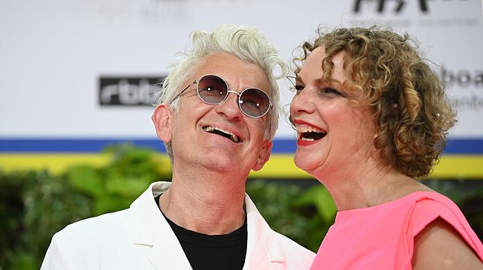 In bester Stimmung: Dominic Raacke und seine Freundin Alexandra Rohleder.