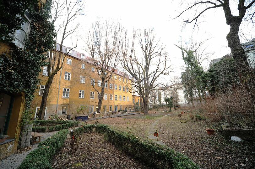 So schaut&rsquo;s derzeit aus im Radspeilergarten: die Fläche ab dem Brunnen wird schon bald zur Großbaustelle.