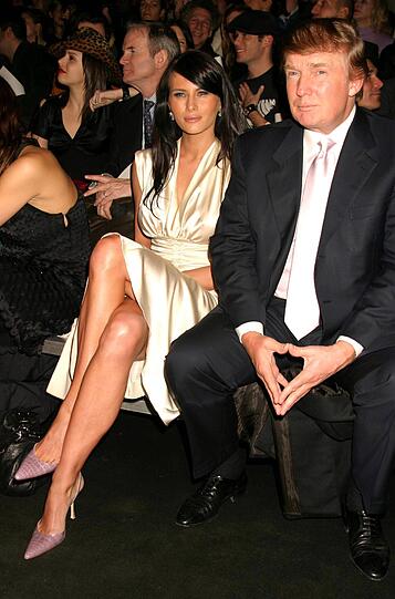Enge Kleider und viel nackte Haut: Ex-Model Melania Trump ist keine gewöhnliche First Lady. Bilder von ihren öffentlichen Auftritten sehen Sie in unserer Bilderstrecke.