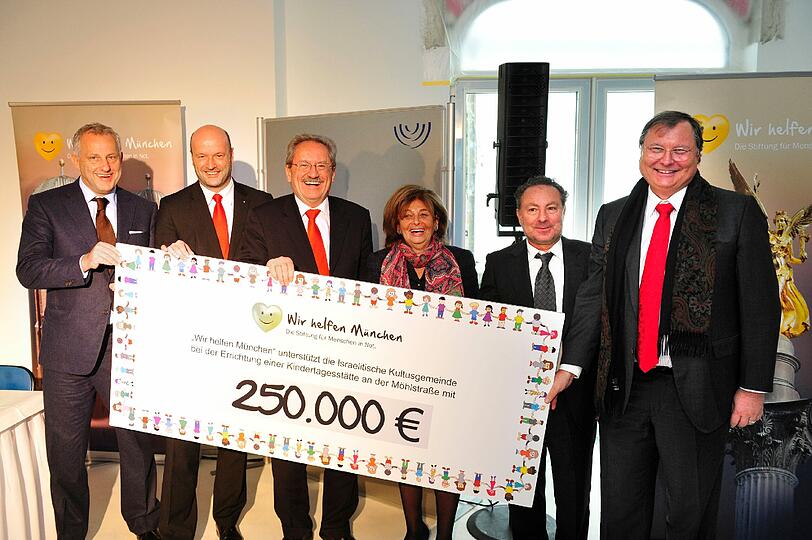 Spendabel (von links): Unternehmer Harry Habermann, Ralf Fleischer, stellv. Vorstandvorsitzender der Stadtsparkasse München, Charlotte Knobloch, Präsidentin der Israelitischen Kultusgemeinde, Joseph Braun, und Stephan Heller, Vorstandsvorsitzender von Heller & Partner.