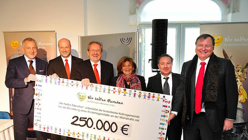 Spendabel (von links): Unternehmer Harry Habermann, Ralf Fleischer, stellv. Vorstandvorsitzender der Stadtsparkasse München, Charlotte Knobloch, Präsidentin der Israelitischen Kultusgemeinde, Joseph Braun, und Stephan Heller, Vorstandsvorsitzender von Heller & Partner.