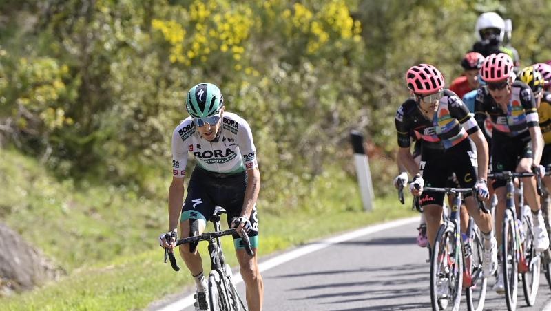 Emanuel Buchmann (l) startet nun doch bei der Tour de France.