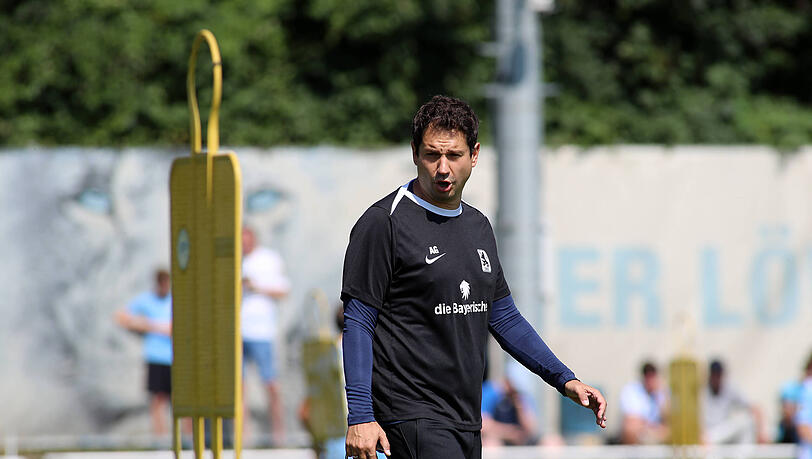 Trainer des TSV 1860: Argirios Giannikis. Trainer des TSV 1860: Argirios Giannikis.