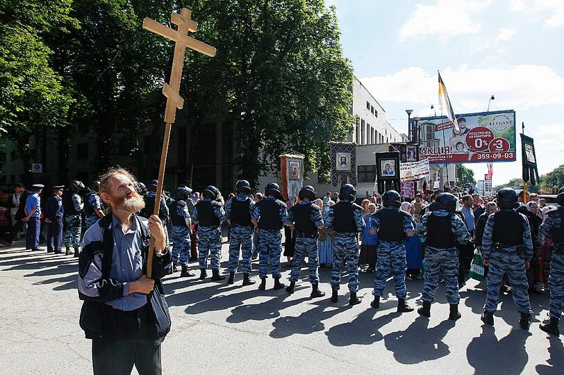 Ultraorthodoxe prostieren gegen den Umzug der Schwulen und Lesben in Münchens Partnerstadt Kiew.