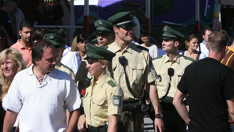 Beamte der Polizei auf der Wiesn. Beamte der Polizei auf der Wiesn.