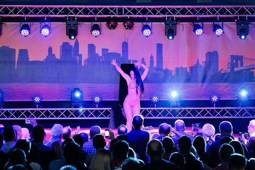"Eros und Amore": Die heißen Bilder von der Erotikmesse in der Olympiahalle!