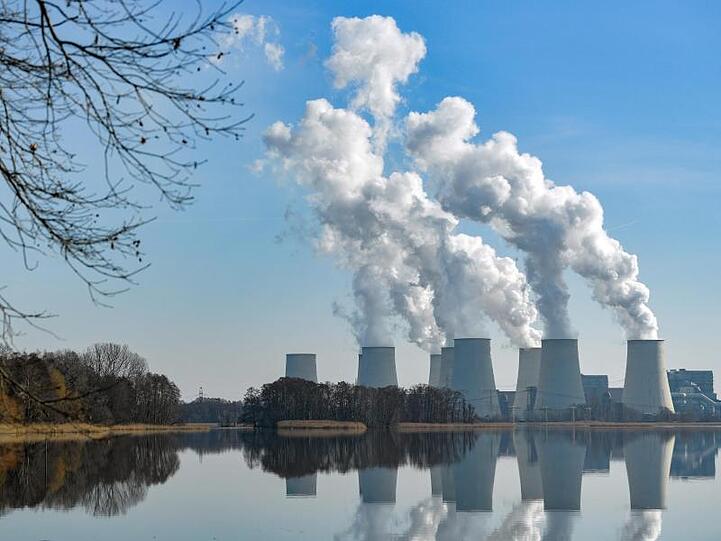 Dreckschleuder: Das Braunkohlekraftwerk Jänschwalde wird mittelfristig wie alle anderen Kohlekraftwerke vom Netz gehen.