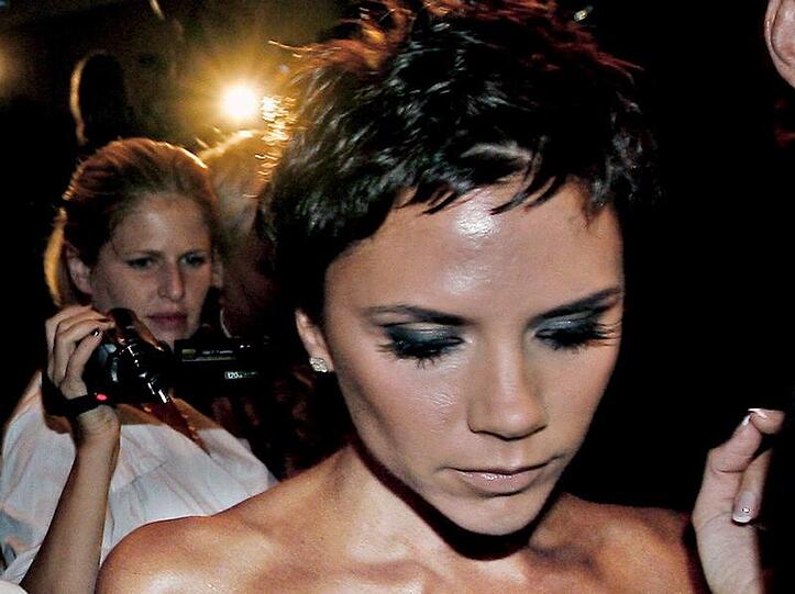 Victoria Beckham kam mit neuer Frisur zur Show von Designer Marc Jacobs in New York.