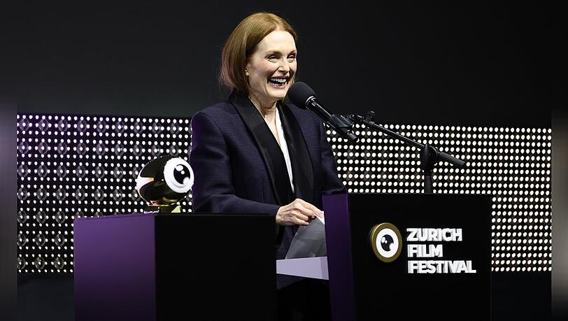 Julianne Moore bei ihrer Dankesrede in Zürich. Julianne Moore bei ihrer Dankesrede in Zürich.
