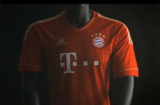 Das neue Heimtrikot des FC Bayern: "Rot" steht für die Farbe des FC Bayern, "gold" soll an die goldenen Zeiten erinnern.