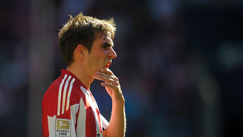 Lahm verteidigt die Transferpolitik des FC Bayern. Lahm verteidigt die Transferpolitik des FC Bayern.