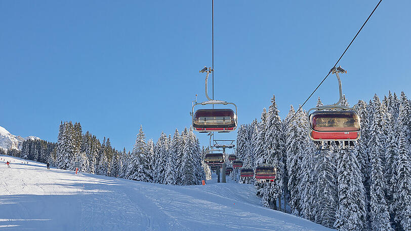 Der Coronavirus trifft nun auch Wintersportfreunde in Südtirol.