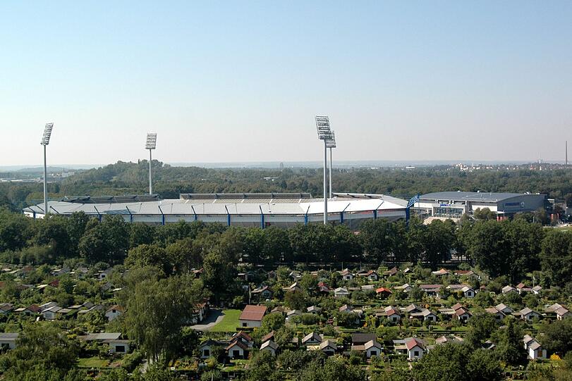 Prangt auf dem Dach des Nürnberger Stadions bald der Grundig-Schriftzug? Am Donnerstag wird der neue Sponsor offiziell vorgestellt.