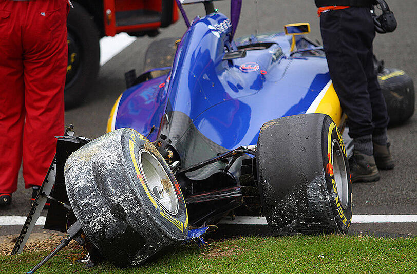 Rund 20 Minuten vor dem Ende der Session sorgte Sauber-Pilot Marcus Ericsson mit einem Crash für eine Schrecksekunde. Der Schwede verlor die Kontrolle über seinen Wagen und krachte in die Streckenbegrenzung.