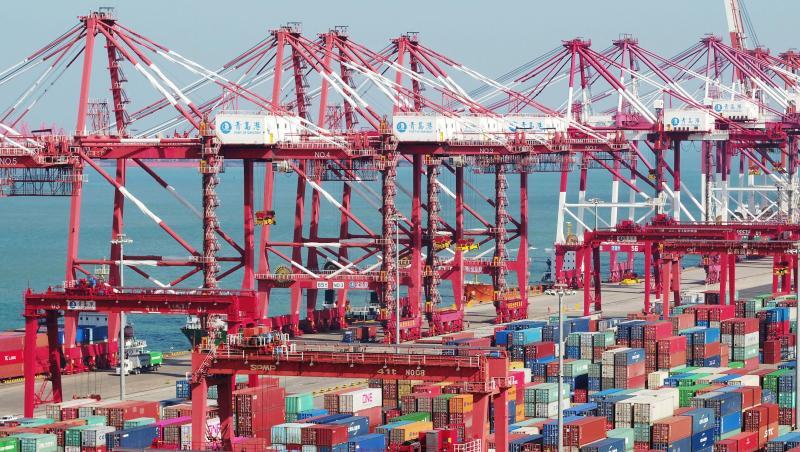 Chinas Wirtschaft wächst nur noch langsamer. Dazu legt das Statistikamt neue Zahlen vor. Chinas Wirtschaft wächst nur noch langsamer. Dazu legt das Statistikamt neue Zahlen vor.