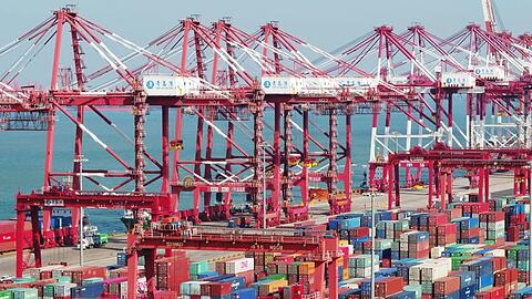 Chinas Wirtschaft wächst nur noch langsamer. Dazu legt das Statistikamt neue Zahlen vor.