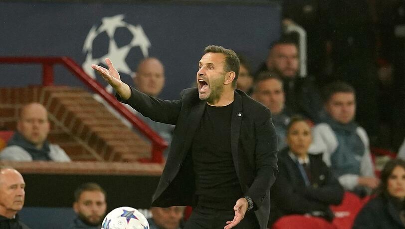 Okan Buruk, Trainer von Galatasaray, während des Spiels.