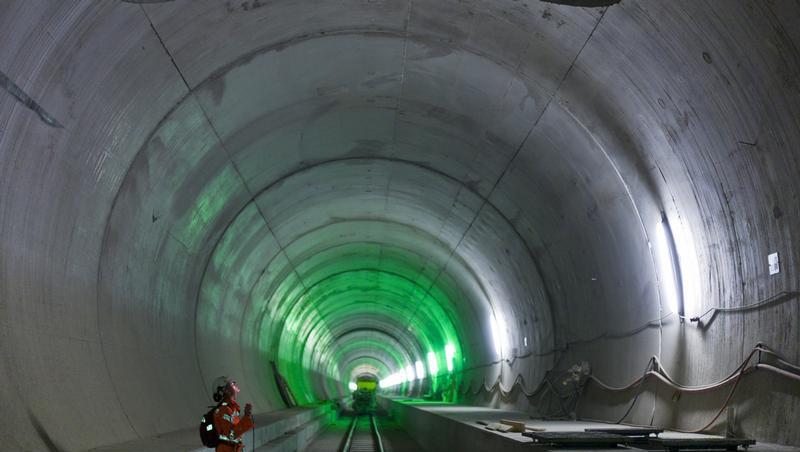 Durchstich: Der Gotthard-Basistunnel Durchstich: Der Gotthard-Basistunnel