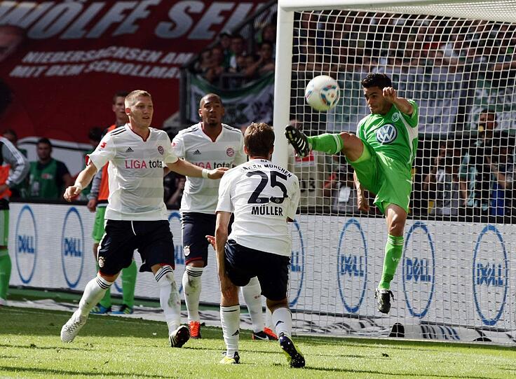 THOMAS MÜLLER: Fand nie so richtig ins Spiel. Viel Kampf, mit Mühe um Bezug zur Partie auf seiner rechten Seite. Wurde nach 69 Minuten ausgewechselt. NOTE: 4
