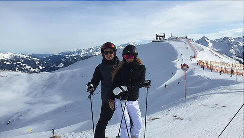 Mario Götze und Ann-Kathrin Brömmel haben Spaß im Skiurlaub Mario Götze und Ann-Kathrin Brömmel haben Spaß im Skiurlaub