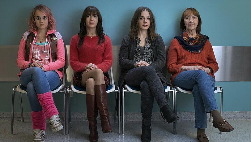 Vier Frauen, drei Generationen, eine komplizierte Familie (von links): Viola (Luise von Finckh), Mutter Doris (Olivia Grigolli), Mascha (Marie Rosa Tietjen) und Oma Uschi (Marlen Diekhoff).