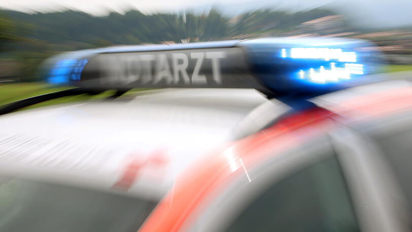 Der Motorradfahrer ist schwer verletzt.