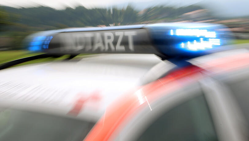 Der Motorradfahrer ist schwer verletzt. Der Motorradfahrer ist schwer verletzt.