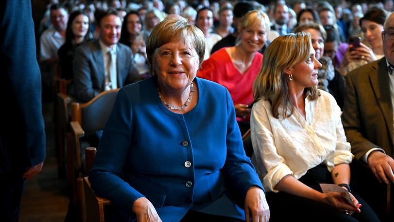 Angela Merkel ist gut gelaunt am Abend ihrer Lesung an der LMU in München. Angela Merkel ist gut gelaunt am Abend ihrer Lesung an der LMU in München.