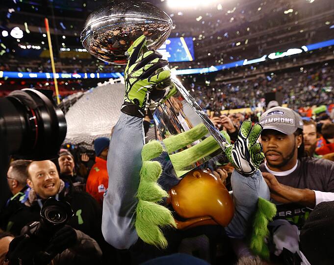 Nach dem Sieg gab es für die Seahawks kein Halten mehr. Die Bilder von der Siegerehrung.